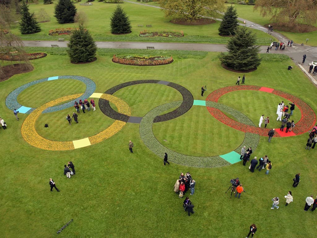 Five Interlocking Crop Circles Appear in London Park